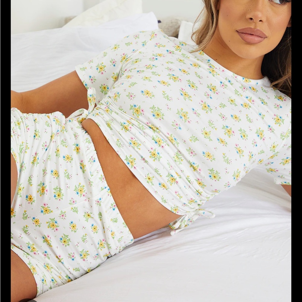 PLT NEW Floral Ruched Crop Top T Shirt Ruched Short Set - Picture 3 of 3